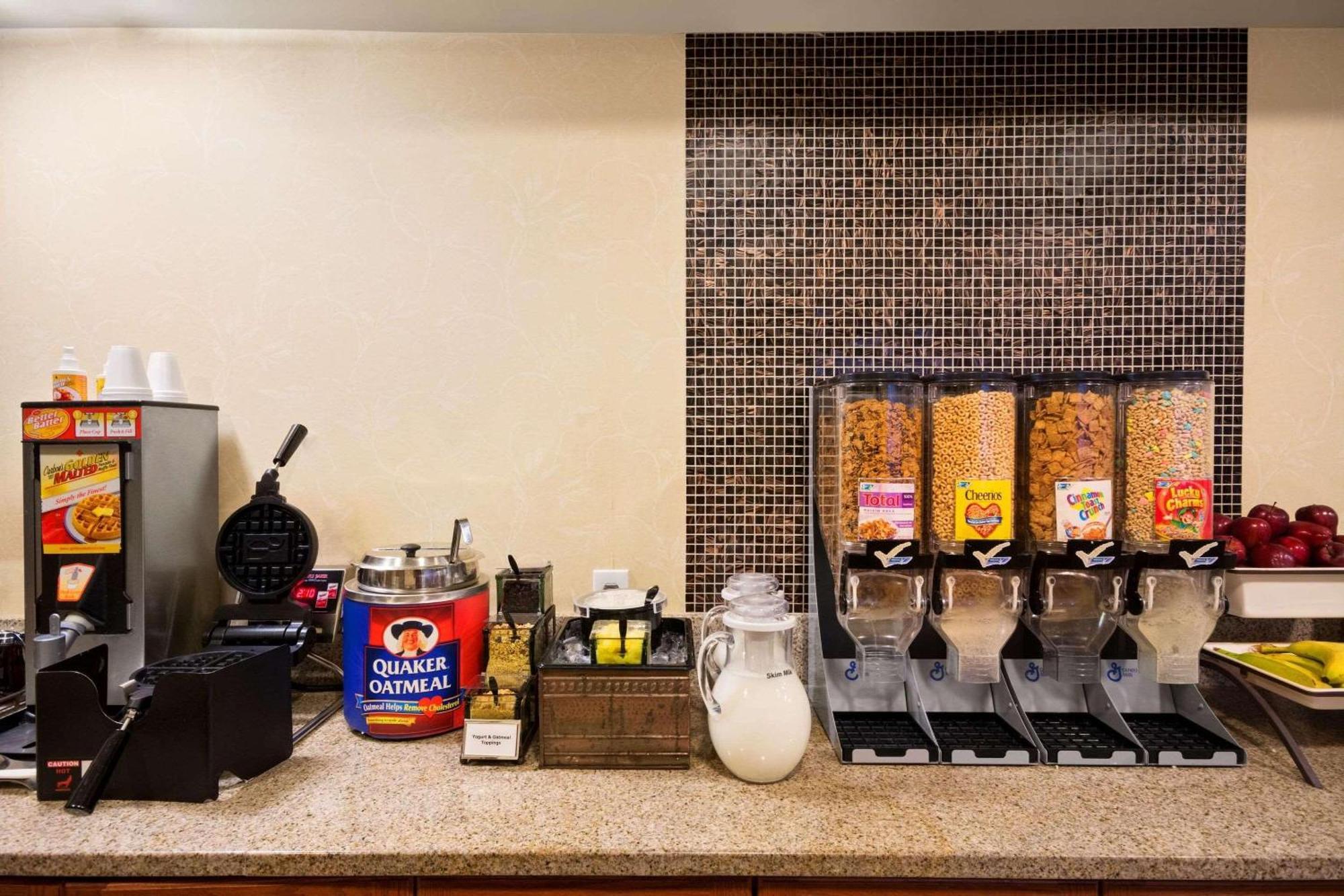 Country Inn & Suites By Radisson, Atlanta I-75 South, Ga Morrow Bagian luar foto